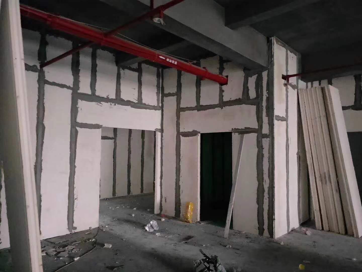 轻质隔墙板