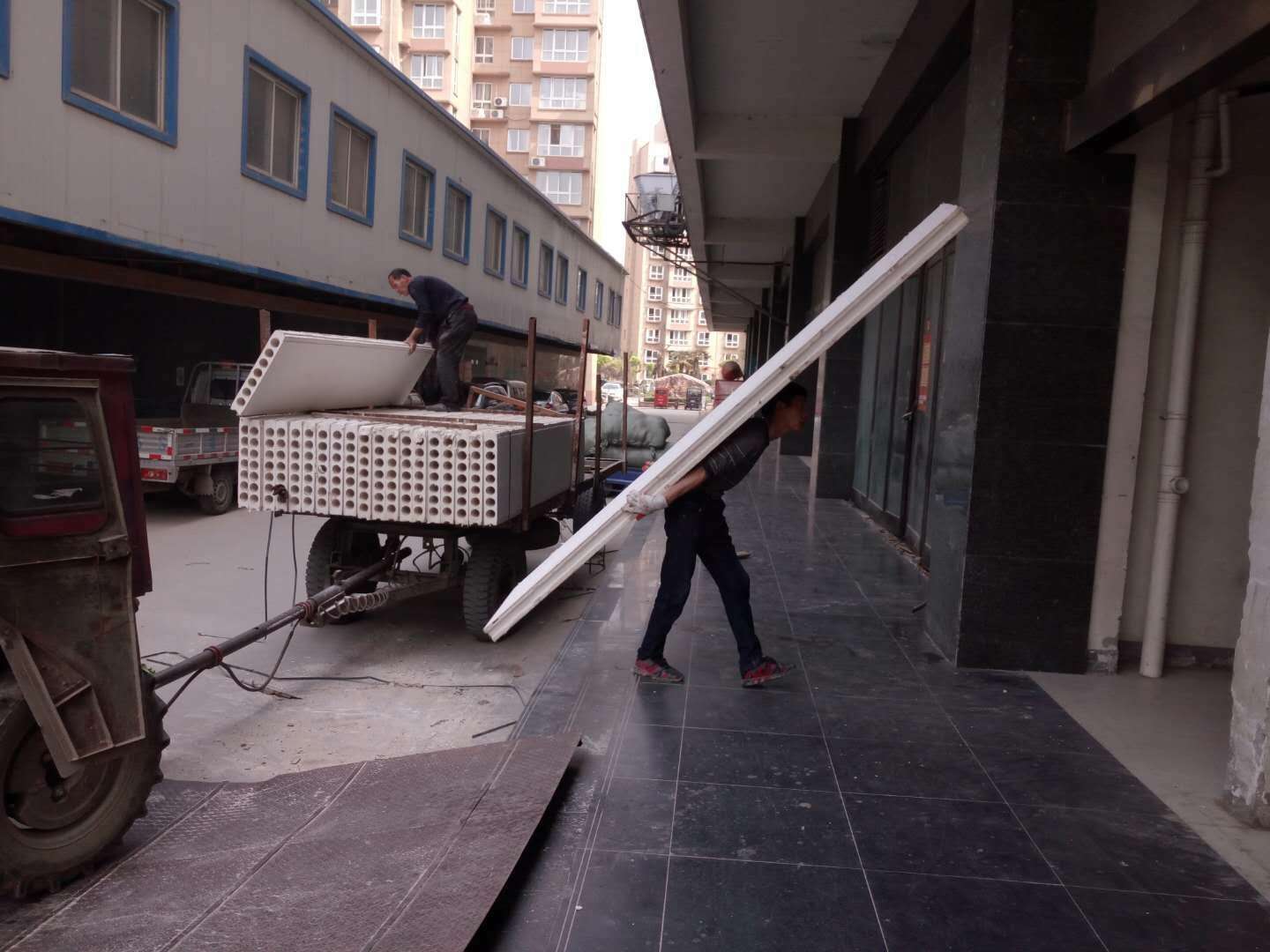 轻质隔墙板